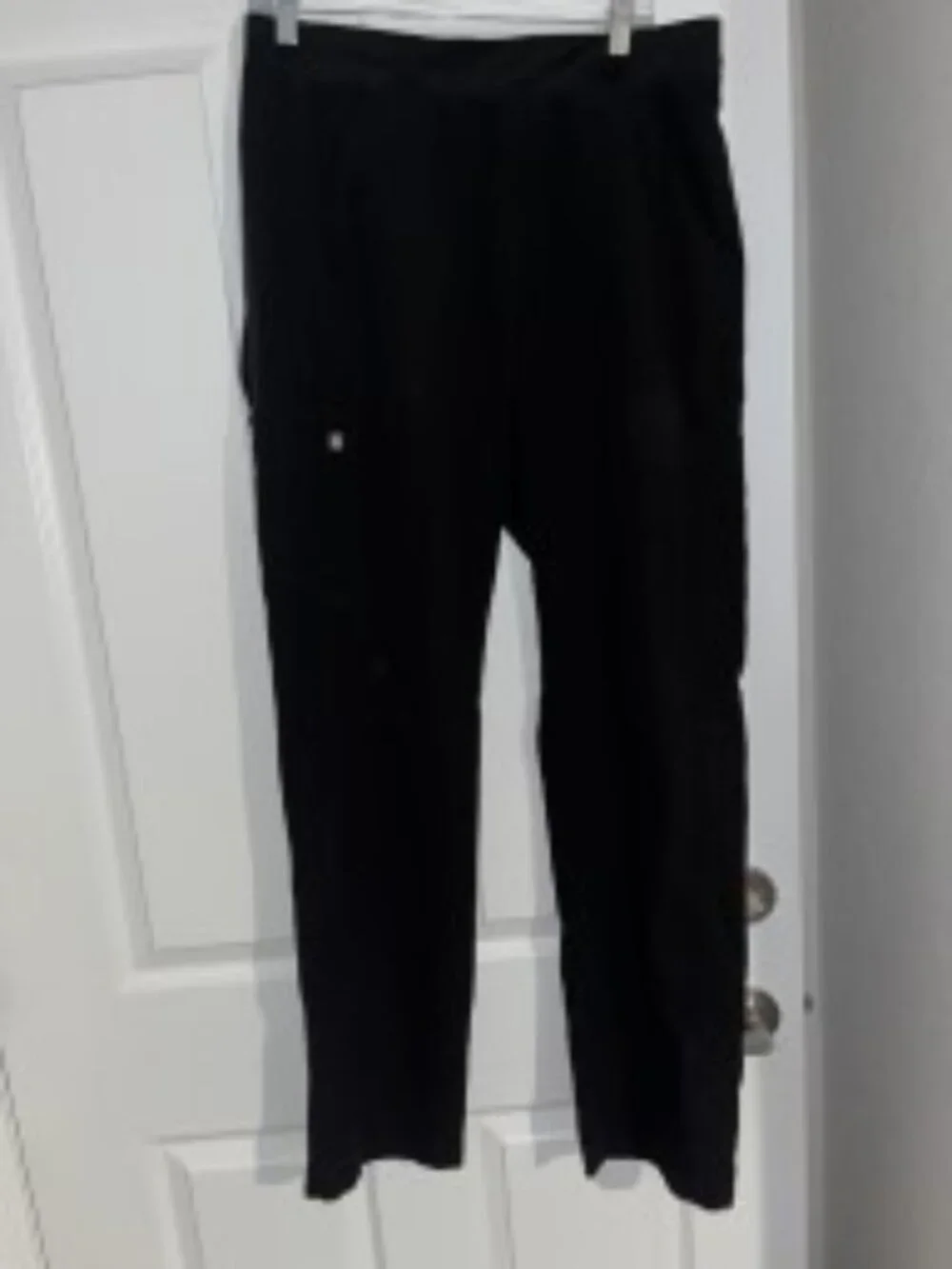 FIGS Leon Scrub Top & Axim Cargo Men’s FIONx Soft Stretch Scrub Set Pant Large